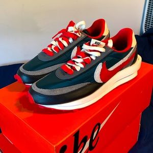 Nike LDWaffle "Undercover x Sacai - Midnight Spruce University Red"